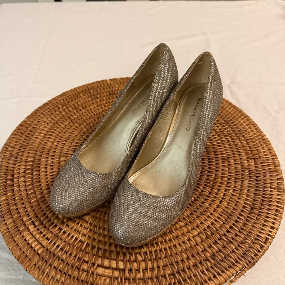 Bandolino Shimmering Silver Gold Heels‎